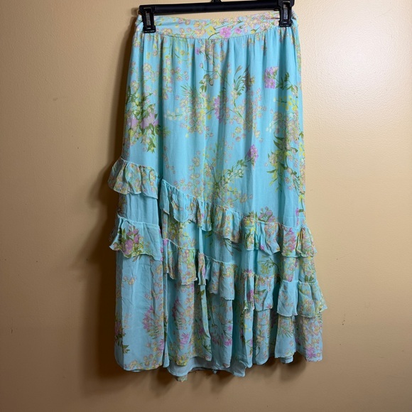 Vineyard Vines, blue floral tiered, ruffle maxi. Medium. - Picture 3 of 9